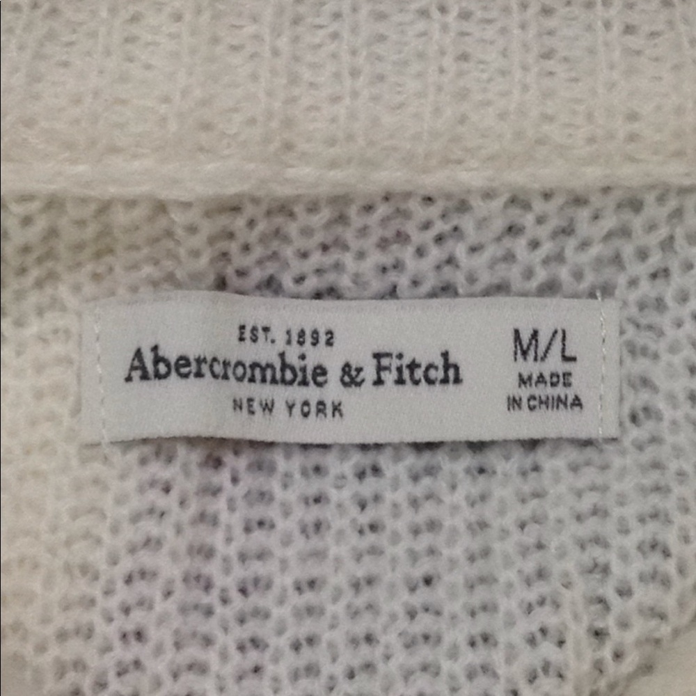 Abercrombie & Fitch women white turtleneck sweater - Picture 3 of 5